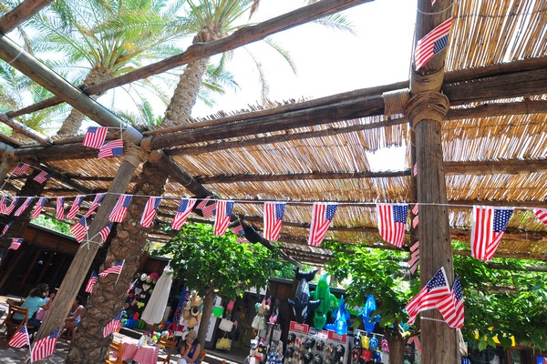 Shopping Piazza at Edde Sands